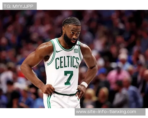 杰伦布朗称赞球队篮板保护表现出色为胜利奠定基础